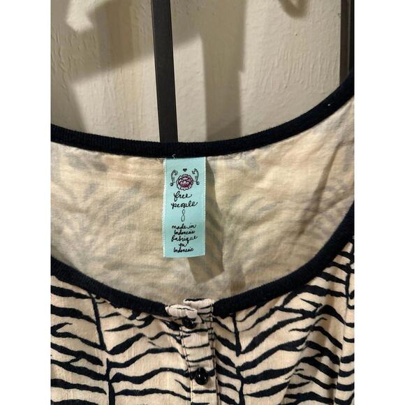 Free People Dress size 8 100% Cotton Lined Short Sleeves - Picture 2 of 8